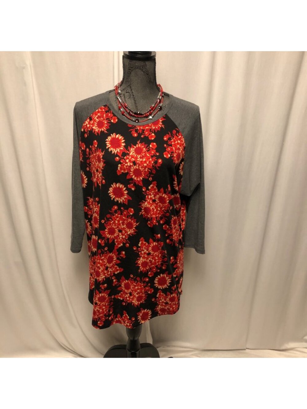 LuLaRoe Randy T Shirt Womens Size XL Black Red Floral Raglan Sleeve Top